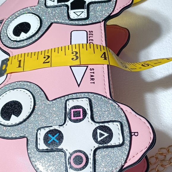 NOVELTY GAME PAD SHAPED CROSSBODY BAG - Picture 13 of 14